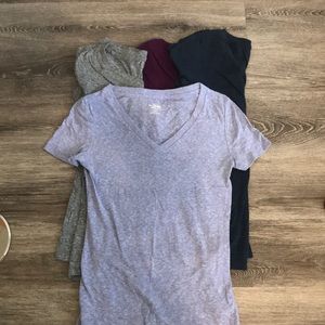 BUNDLE OF 4 V-NECKS